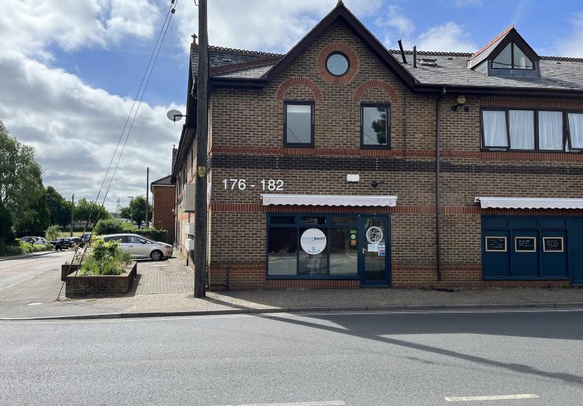 4 & 5 Kingsland Court, Three Bridges Road, Crawley RH10 1HL Graves